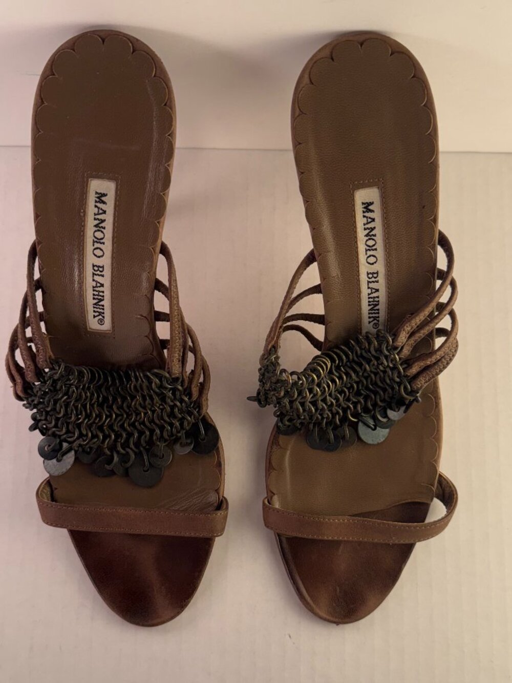 BROWN MANOLO BLAHNIK SUEDE SANDALS WITH METAL ACCENTS - Picture 2 of 8
